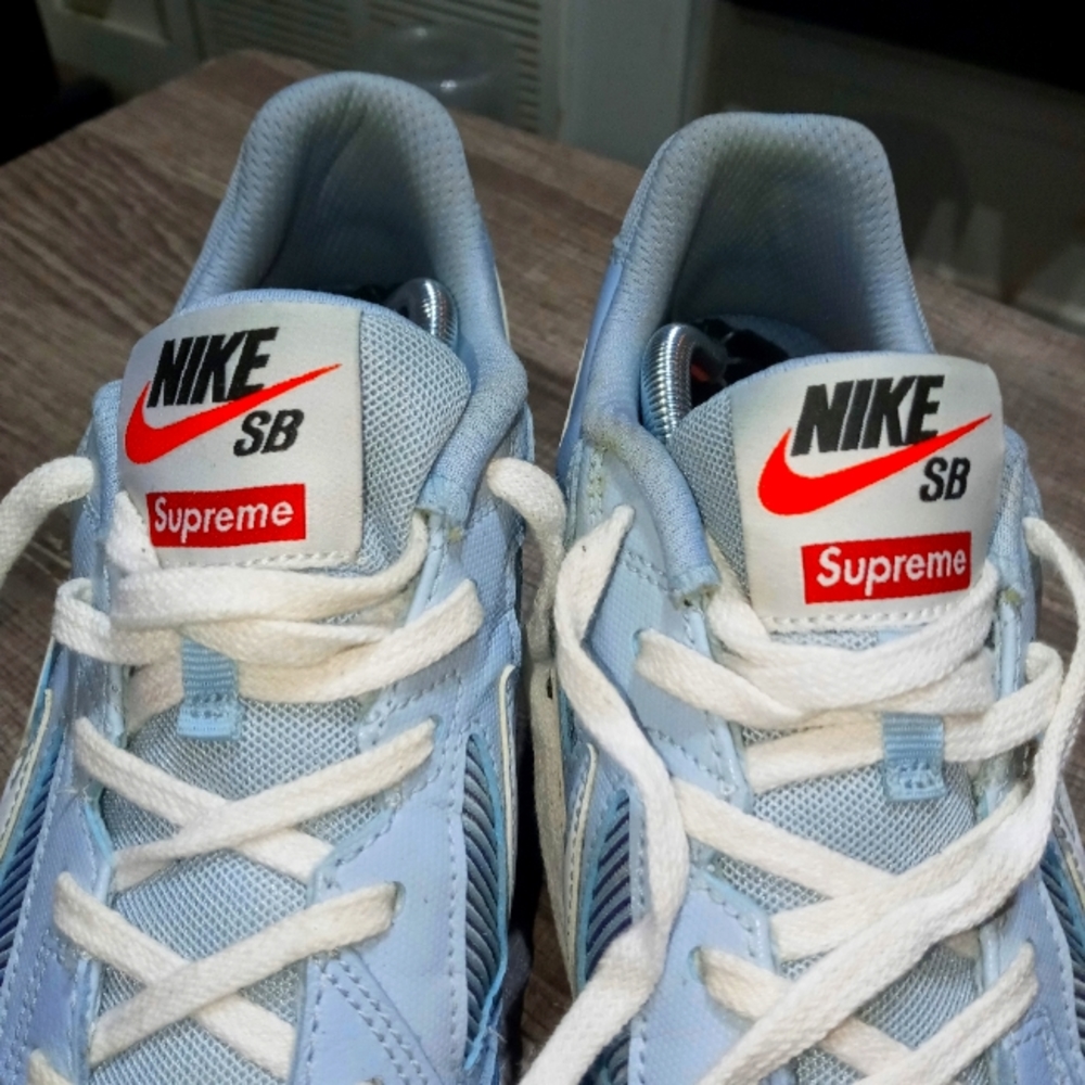 Nike SB Gato Supreme